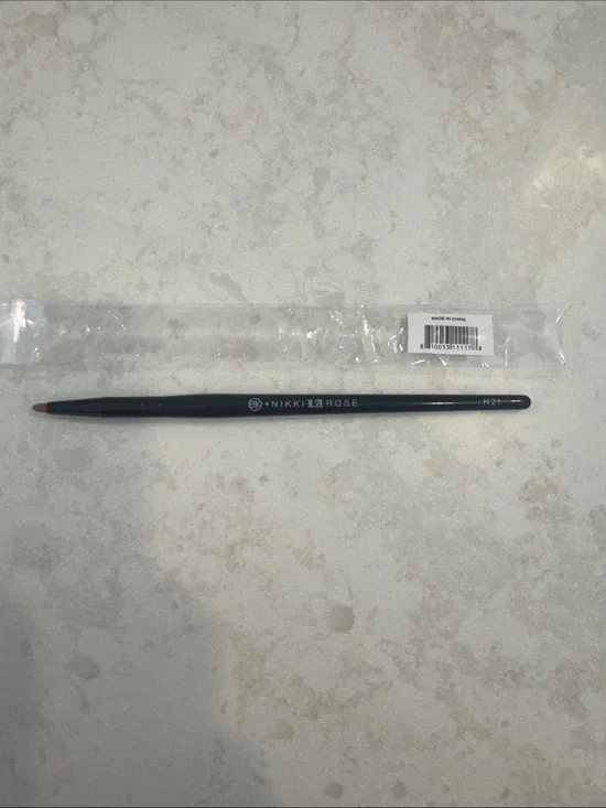 BK Beauty N21 precision blender brush