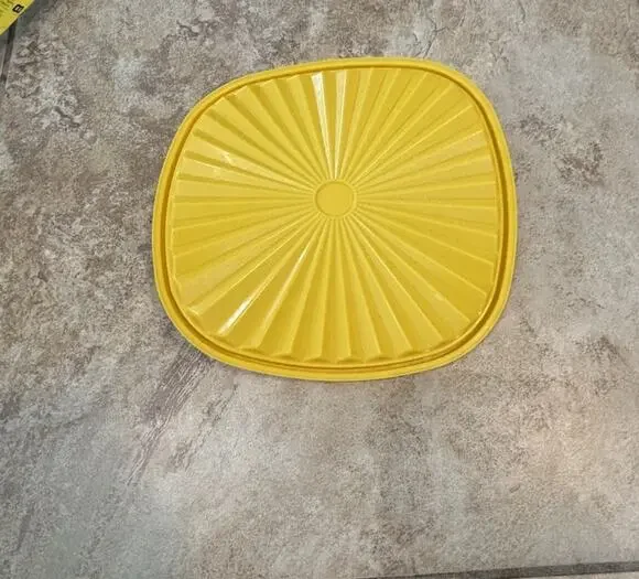 Vtg Tupperware 837 Replacement Servalier LID/Seal Square Yellow E26