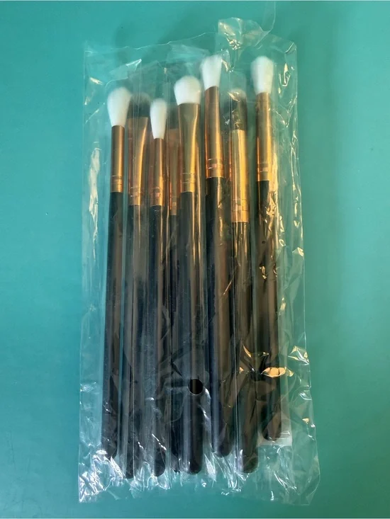 Black Handle Makeup Brush Set (10) with Rose Gold Ferrules and White Bristles