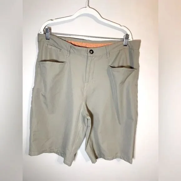 The North Face Khaki Shorts Size 36‎
