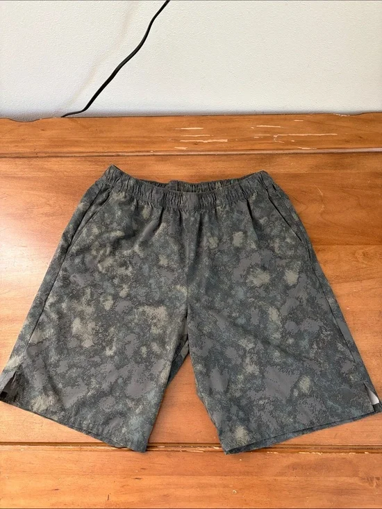 The North Face Men's Green-Gray Camo Athletic Shorts Size Medium