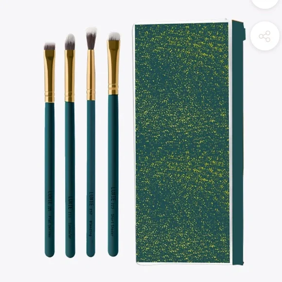 LUXIE Enchanted Eye Set Comes with case Make Up Brush Set NWT