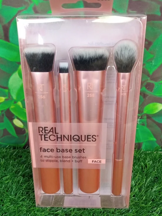 🛍️🍒 Real Techniques Face Base Brush Set - Rose Gold