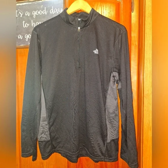 The North Face Black Long-Sleeve 1/4 Zip Pullover In A Mens XL. EUC.