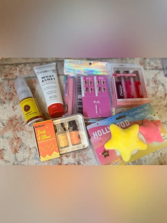 Assorted Women’s Makeup & Bath Gift Set - Pink, Yellow, Coral