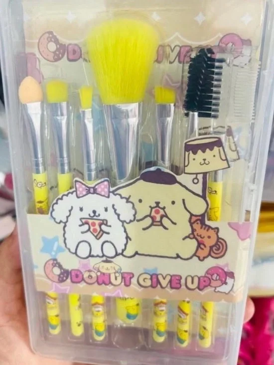NEW SANRIO Pompompurin 7 piece Makeup Brush Set NWT