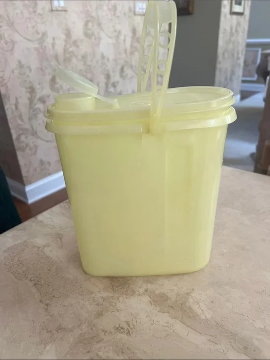 Tupperware Vintage Beverage Buddy With Handle 2 QT Yellow 587-1