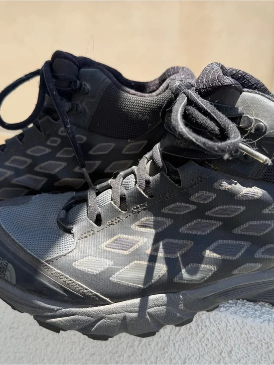 Sz 9.5 Men’s North Face Black Mesh Trail Running Shoes
