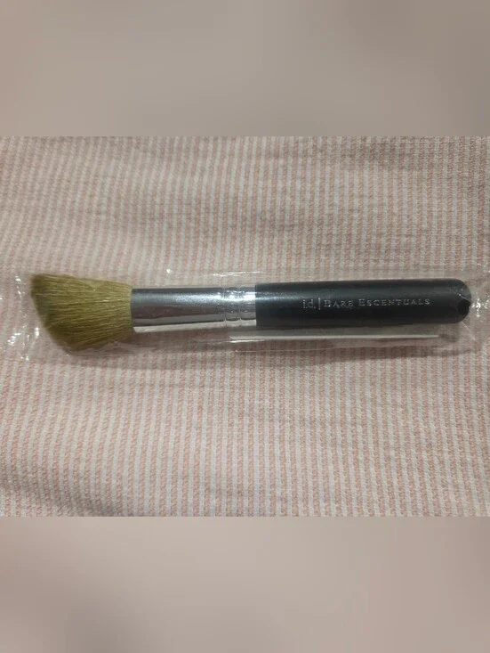 Bare Escentuals Angled Blush Brush in Black with Light Brown Bristles