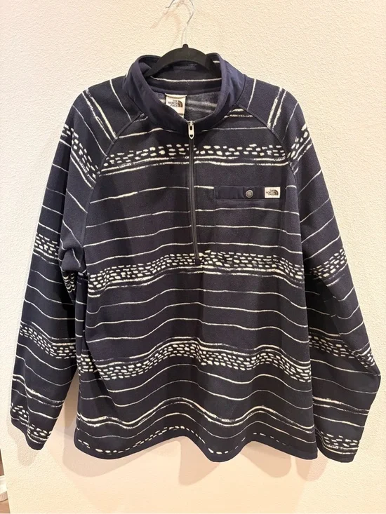 The North Face Navy and White Half-Zip Fleece Pullover
