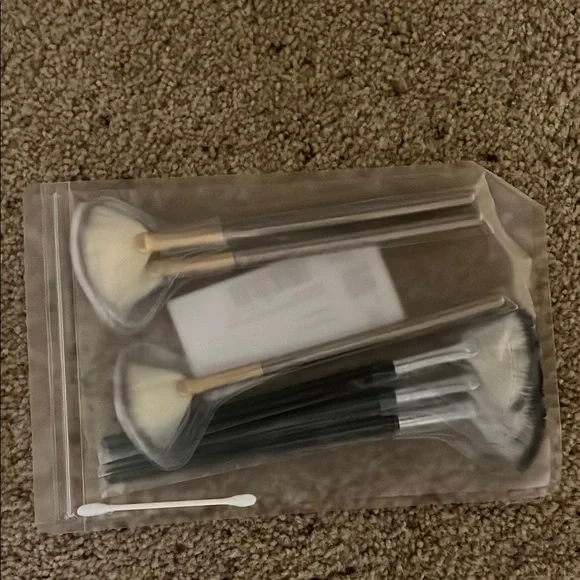 6 Piece Makeup Brush Set with Fan Brushes ($6 in bundle)