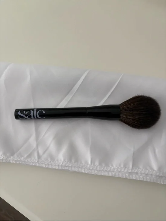 SAIE All Over Powder Brush
