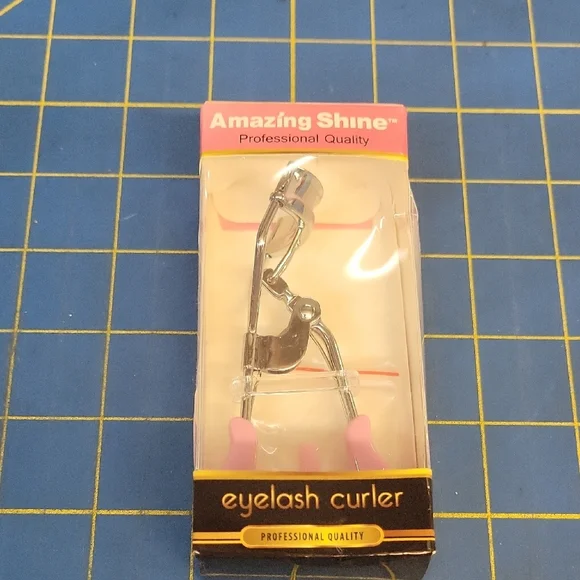Amazing Shine Eyelash Curler with Pink Handles New in Box