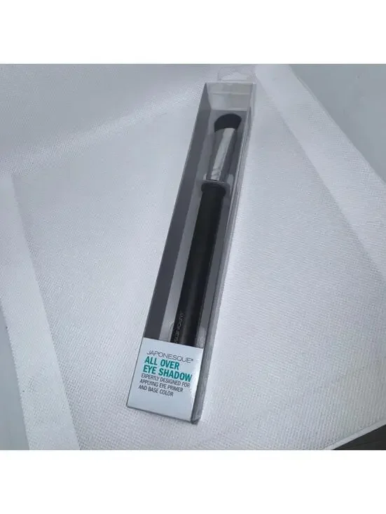 New Japonesque All Over Eye Shadow Brush