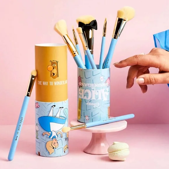 Alice in Wonderland 10 Piece Brush Set