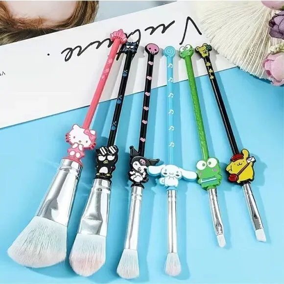 1 LEFT! Hello Kitty 6 Piece Makeup Brush Set w/ Bag