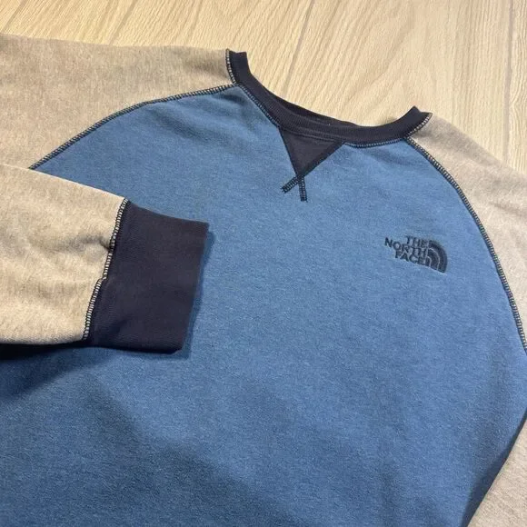 The North Face Color Block Raglan Sweatshirt Men’s M Blue Gray Logo Fleece EUC