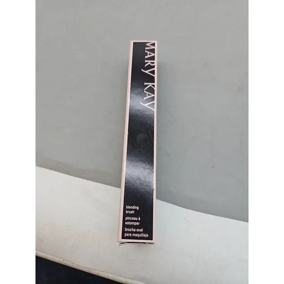MARY KAY BLENDING BRUSH~NIB~OVAL SHAPED~HELPS PROVIDE A PERFECT FINISH!!!