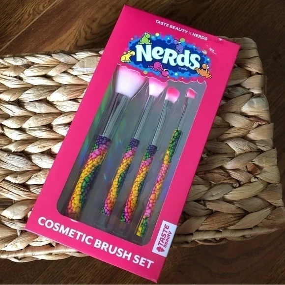 Taste Beauty x Nerds Cosmetic Brush Set