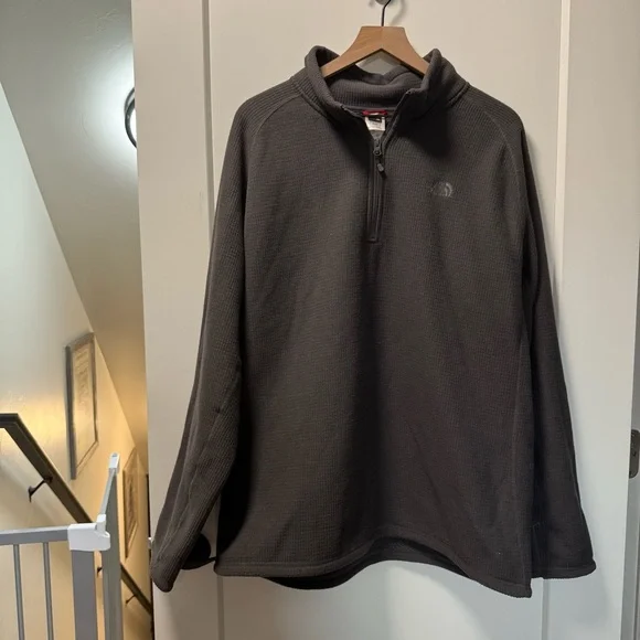 The North‎ Face Men's Waffle Print Charcoal Grey Pullover Sweatshirt Lightweight