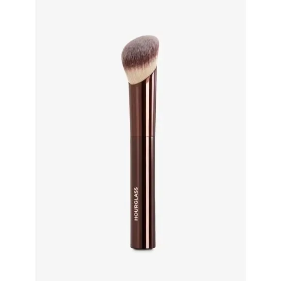HOURGLASS Ambient Soft Glow Foundation Brush