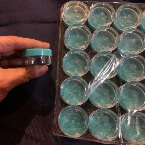 1oz Twist Top Plastic Containers, NWT perfect for traveling or samples.