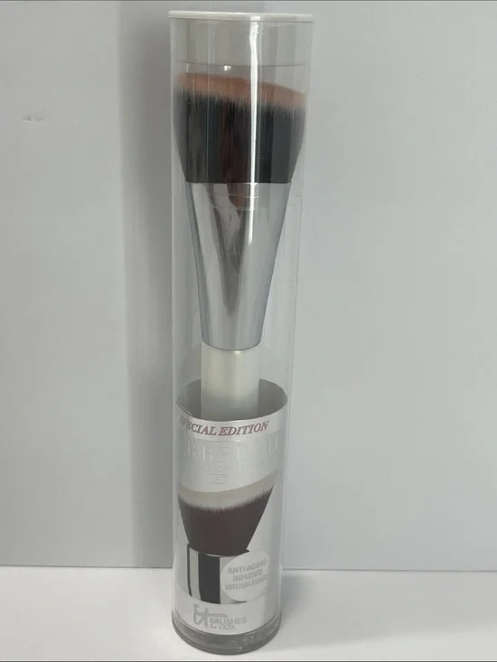 it cosmetics Airbrush Full Coverage Dual-Ended Complexion Brush - No. 77