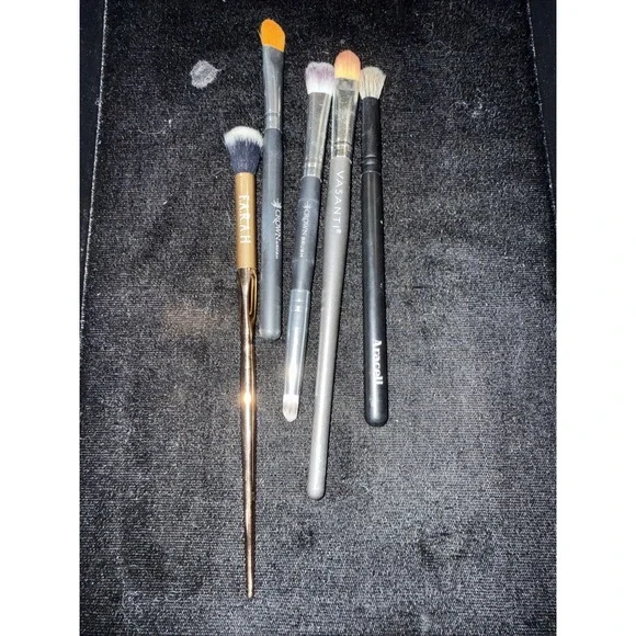 MAKE-UP Brushes Mixed Lot Of 5. Araceli Crown Vasanti Farah‎  5266
