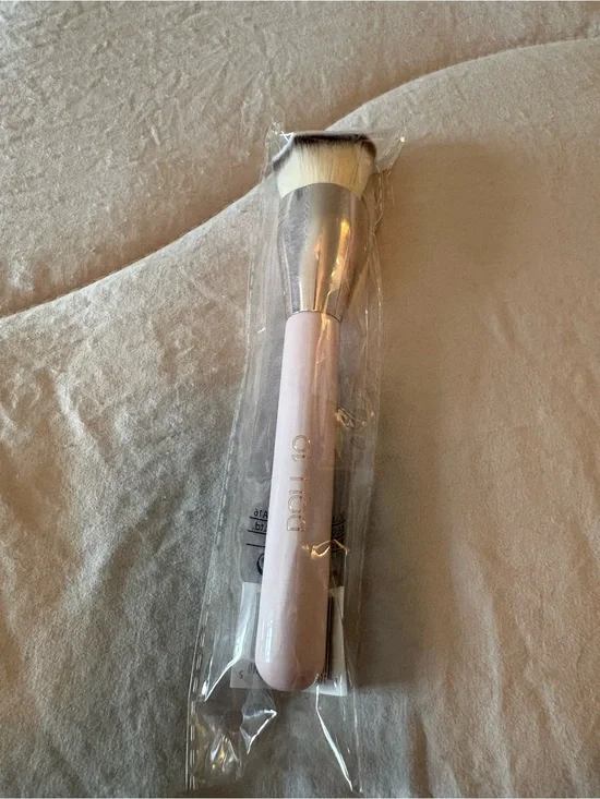 Doll 10 Foundation Buffing Brush