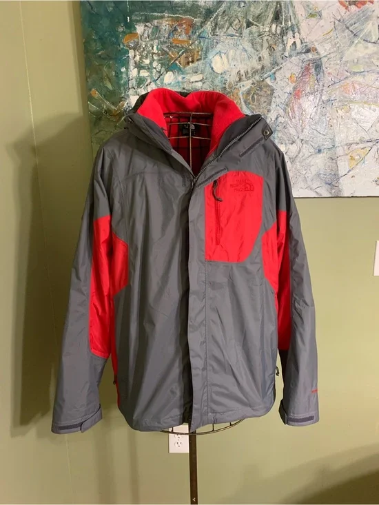 The North Face Hyvent Ski jacket in size M