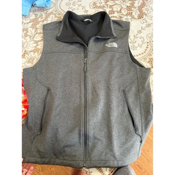 The North Face Mens WindWall Softshell Fleece Lined Vest Heather Grey Large