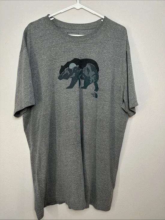 The North Face Men's Gray Graphic Bear T-Shirt size XXL