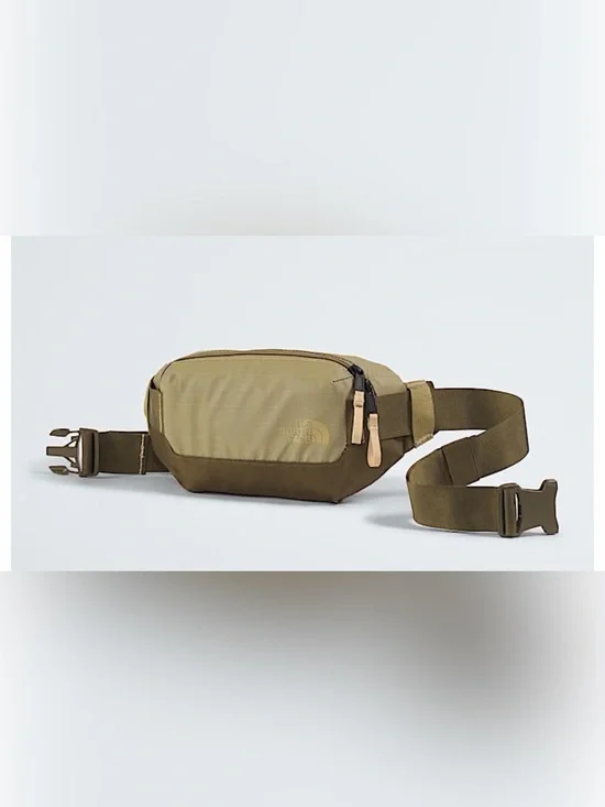 The North Face NWT Base Camp™ Voyager Lumbar Bag
