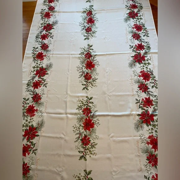 VTG‎ INSPIRED large banquet size Christmas tablecloth 100” x 68” poinsettias