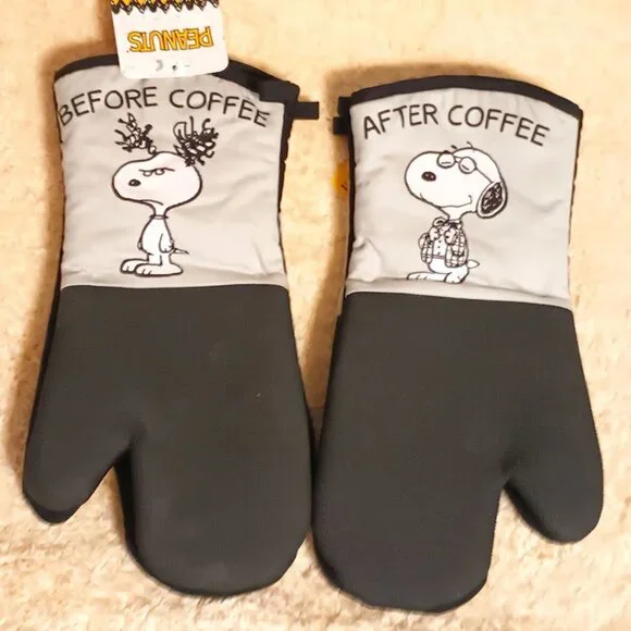 Copy of NWT ~ Peanuts Snoopy 2-pack Oversized Silicon Kitchen Oven Mitts