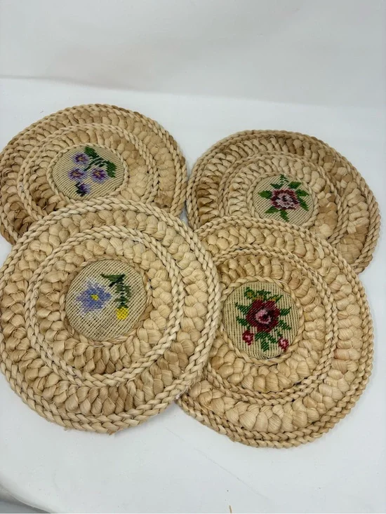4 Vintage Retro Straw Woven Kitchen Trivets w/ Cross Stitched Floral Center 10”