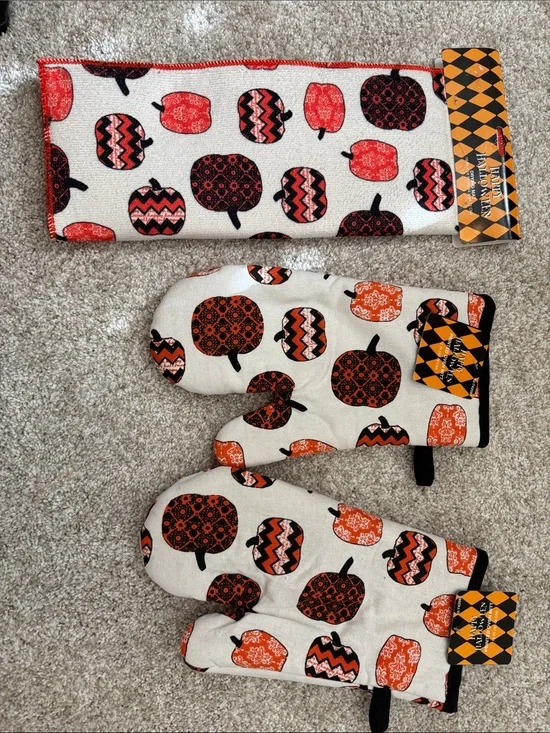 Kitchen Pumpkin Oven Mitts and drying mat set- Orange and Black Halloween Accent