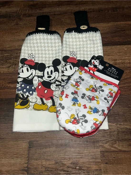 Mickey and Minnie Mouse Kitchen Set