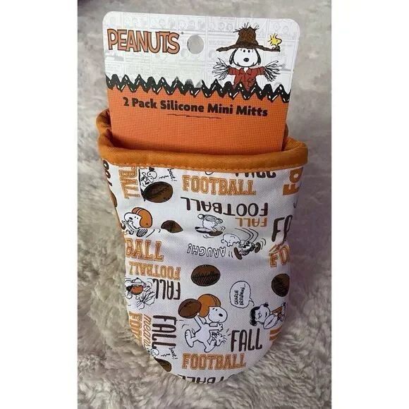 2 Pack Peanuts Snoopy Charlie Brown Football Autumn Silicone Oven Mini Mitts NEW