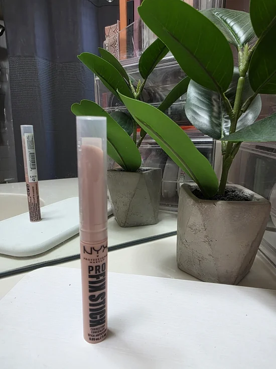 NYX Pro Sculpt & Correct Concealer Stick — Light Beige