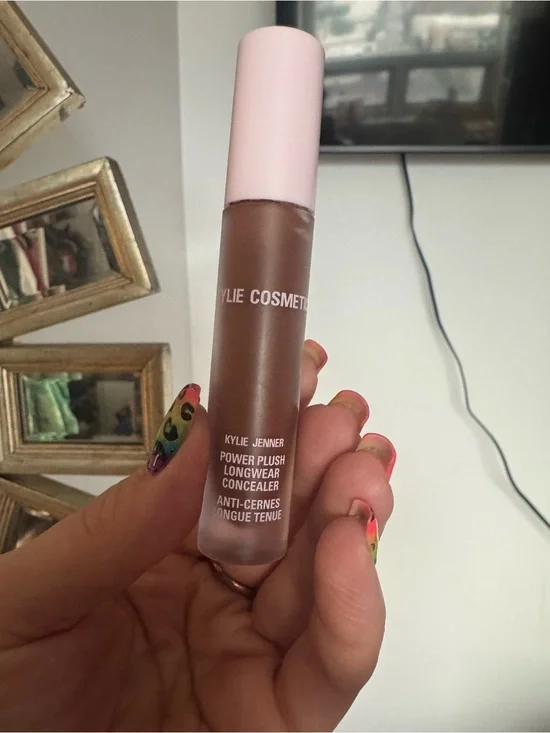 Kylie Cosmetics Power Plush Longwear Concealer - Shade 9.5c