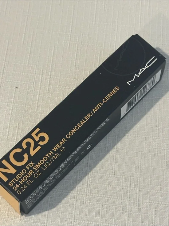 MAC Studio Fix NC25 24-Hour Smooth Wear Concealer