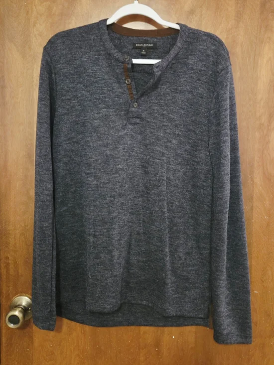 Banana Republic Men’s Charcoal Crewneck Henley Sweater