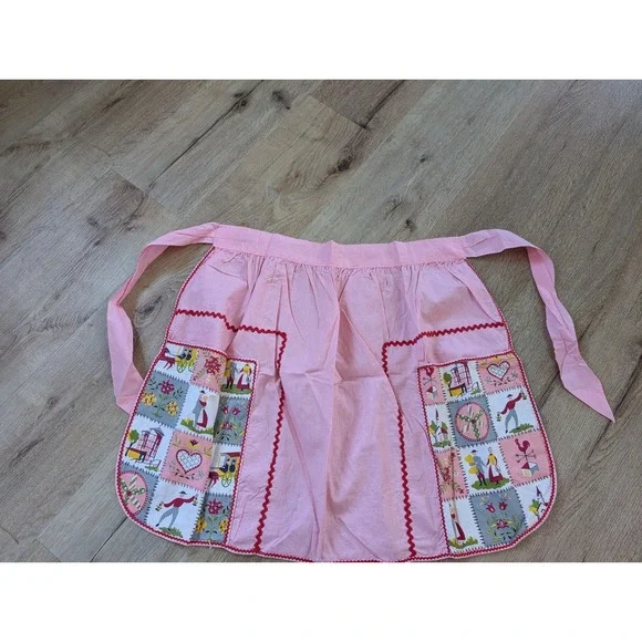 Charming Vintage Pink Apron‎ with Dutch And Floral Pattern