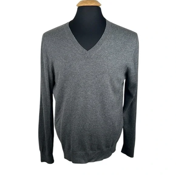 Banana Republic Men's Gray Super Soft Silk Cashmere Blend V-Neck Sweater Size M‎