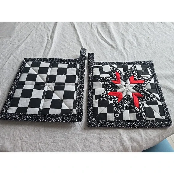 Set of‎ 2 Hand Crafted Black White Check Patchwork Cooking Kitchen Pot Holders