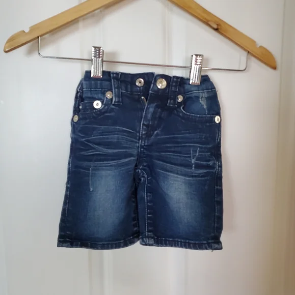 Toddler true religion distressed deni shorts.‎ Size 2T.