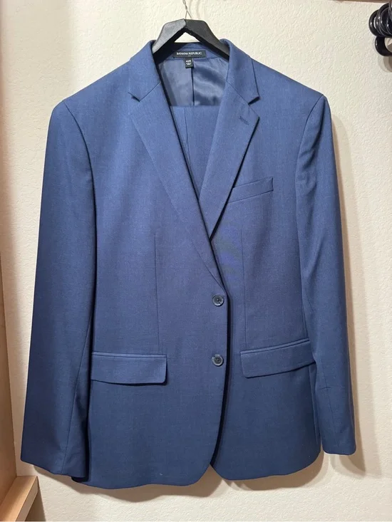 Banana Republic Men's Navy Sharkskin Suit - 42R Jacket, 33x32 Pant - Slim fit