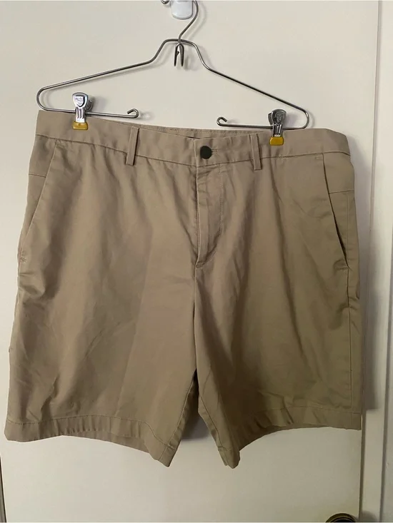 Banana Republic Men's Tan Flat-Front Shorts