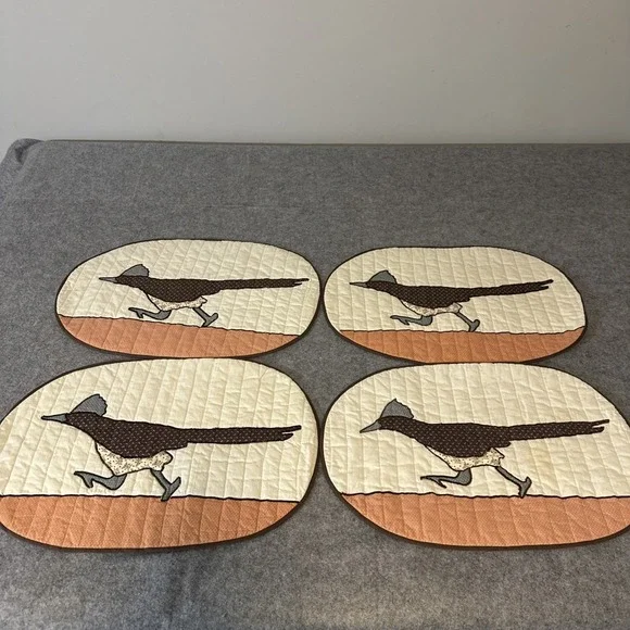 4 Handmade Quilted Oval Roadrunner Fabric Placemats  Grandma‎  Country Farmhouse